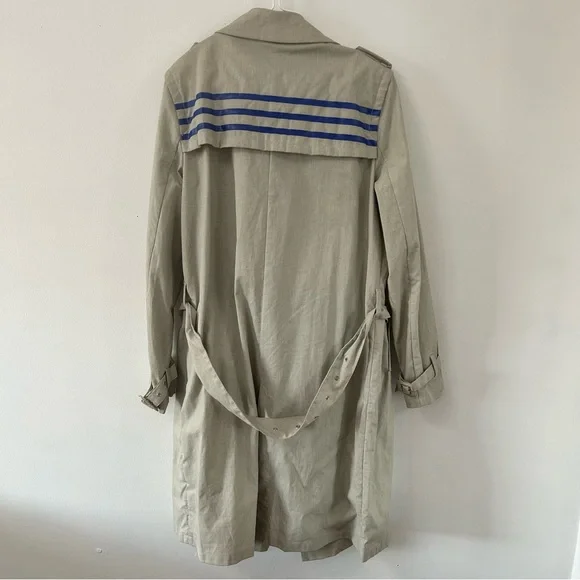 Classic Beige Trench Coat - Picture 3 of 3